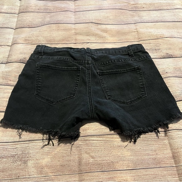 Black Forever 21 Cut Off Jean Shorts, Size 28 Waist - Picture 5 of 5